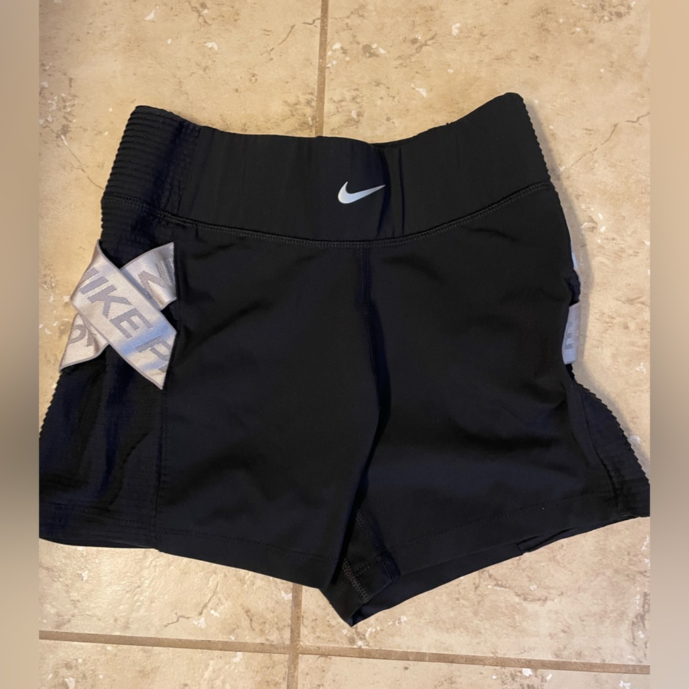 Nike aeroadapt nike pro size medium black shorts